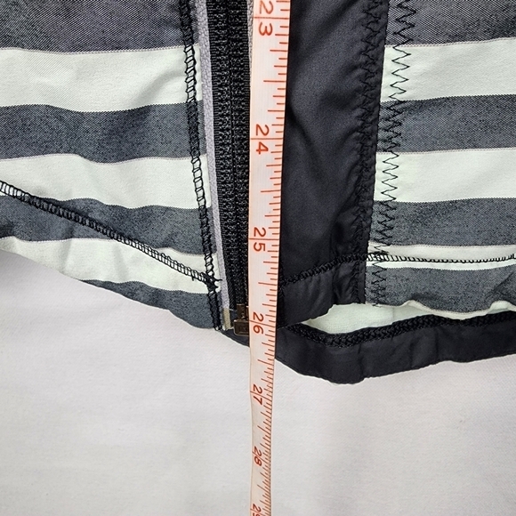 LULULEMON 'GET UP AND GLOW' JACKET SIZE 4 Running Workout Athletic Sporty - Picture 10 of 10